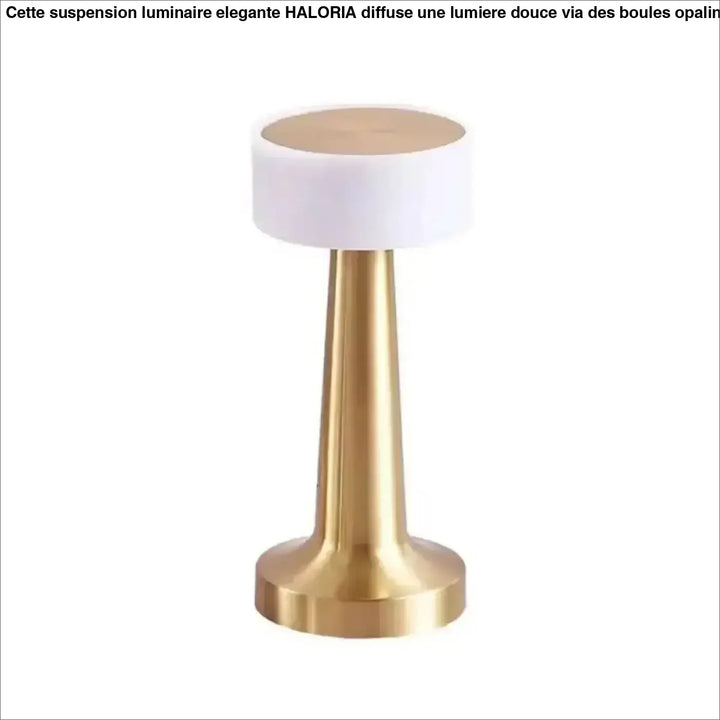 Lampe de table ninou en métal doré avec top blanc arrondi et design minimaliste pour décoration intérieure