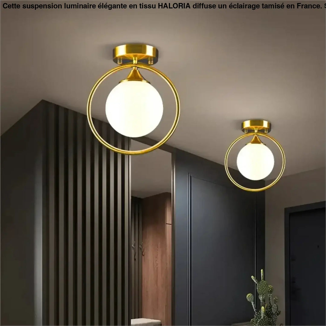 Luminaire plafonnier celliah avec finition dorée, cadre circulaire et globe en verre dépoli pour éclairage intérieur