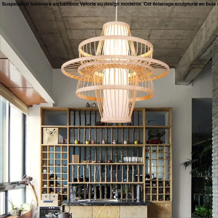 Suspension luminaire en bambou au design moderne et sculptural

