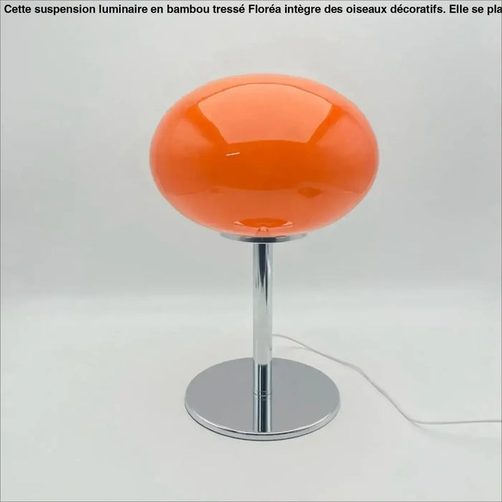 Lampe de chevet bonia avec globe en acrylique orange brillant et tige chrome pour une décoration intérieure style minimaliste et lumière douce