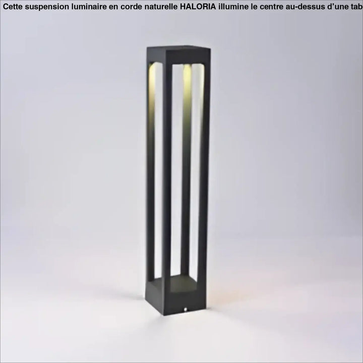 Luminaire extérieur moderne noir avec lanternes rectangulaires à lames verticales et éclairage intérieur chaleureux