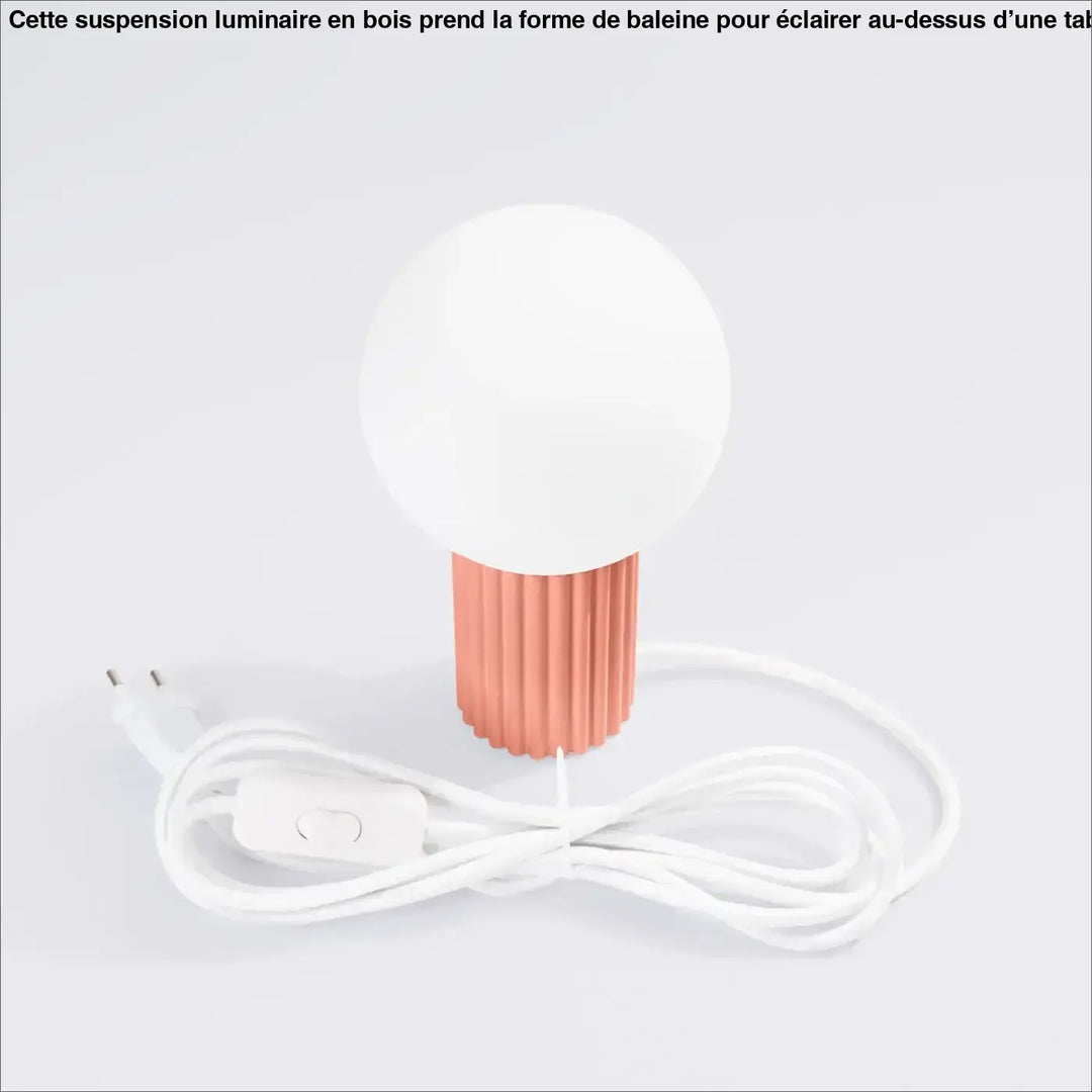 Lampe à poser halo peach avec abat-jour sphérique blanc et base cuivrée texturée avec interrupteur intégré