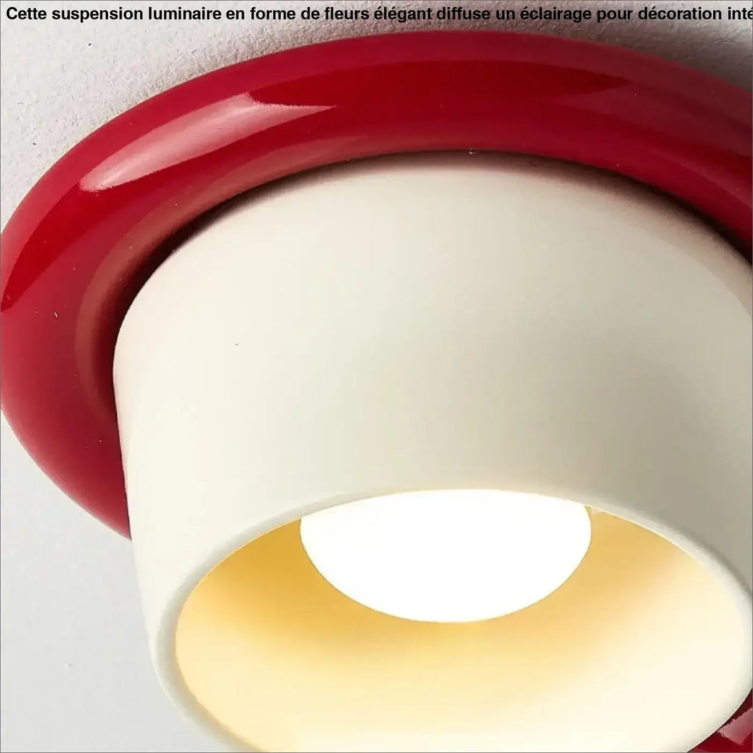 Luminaire plafonnier anny en rouge et crème avec finition brillante recessée pour un plafonnier style rétro