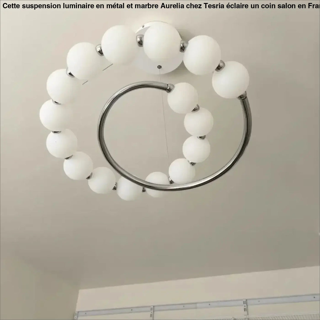Suspension design anneau lumineux à globes blancs
