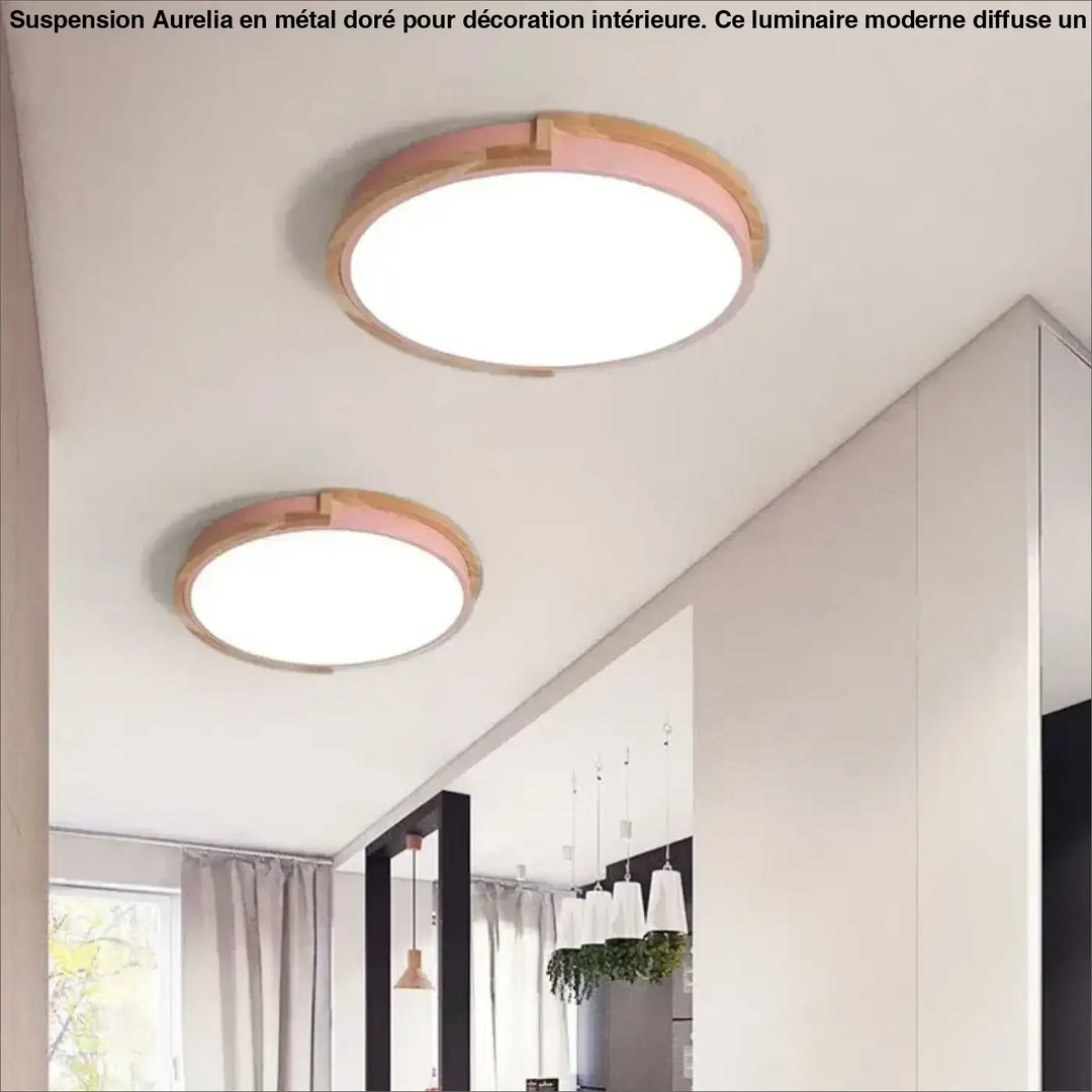 Suspension luminaire aurelia en métal doré avec cadre en bois naturel et anneau rose doux, idéal au-dessus d’une table