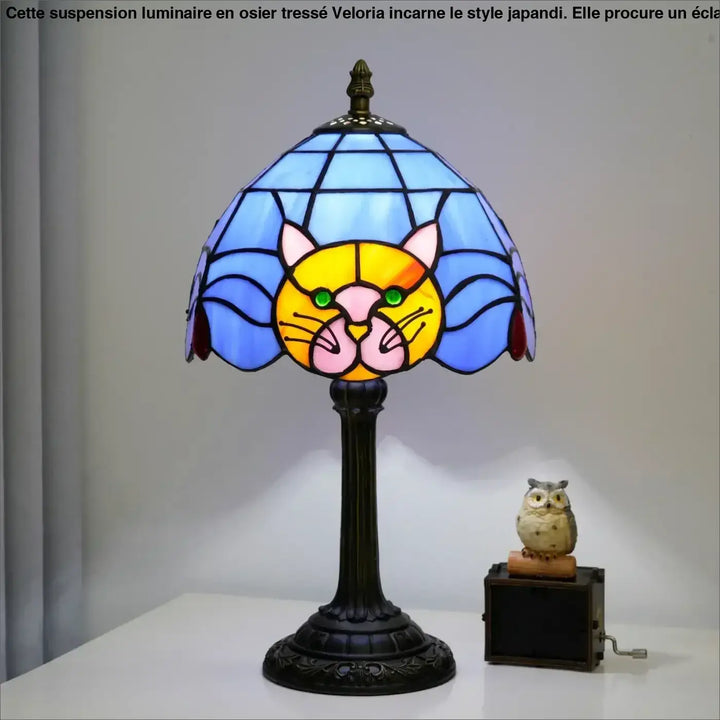 Lampe de chevet vintage charia en verre bleu et jaune avec visage de chat en base métal ornée pour une ambiance chaleureuse et lumière douce