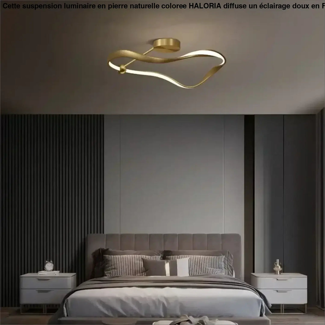 Plafonnier doré élégant au design moderne et chic