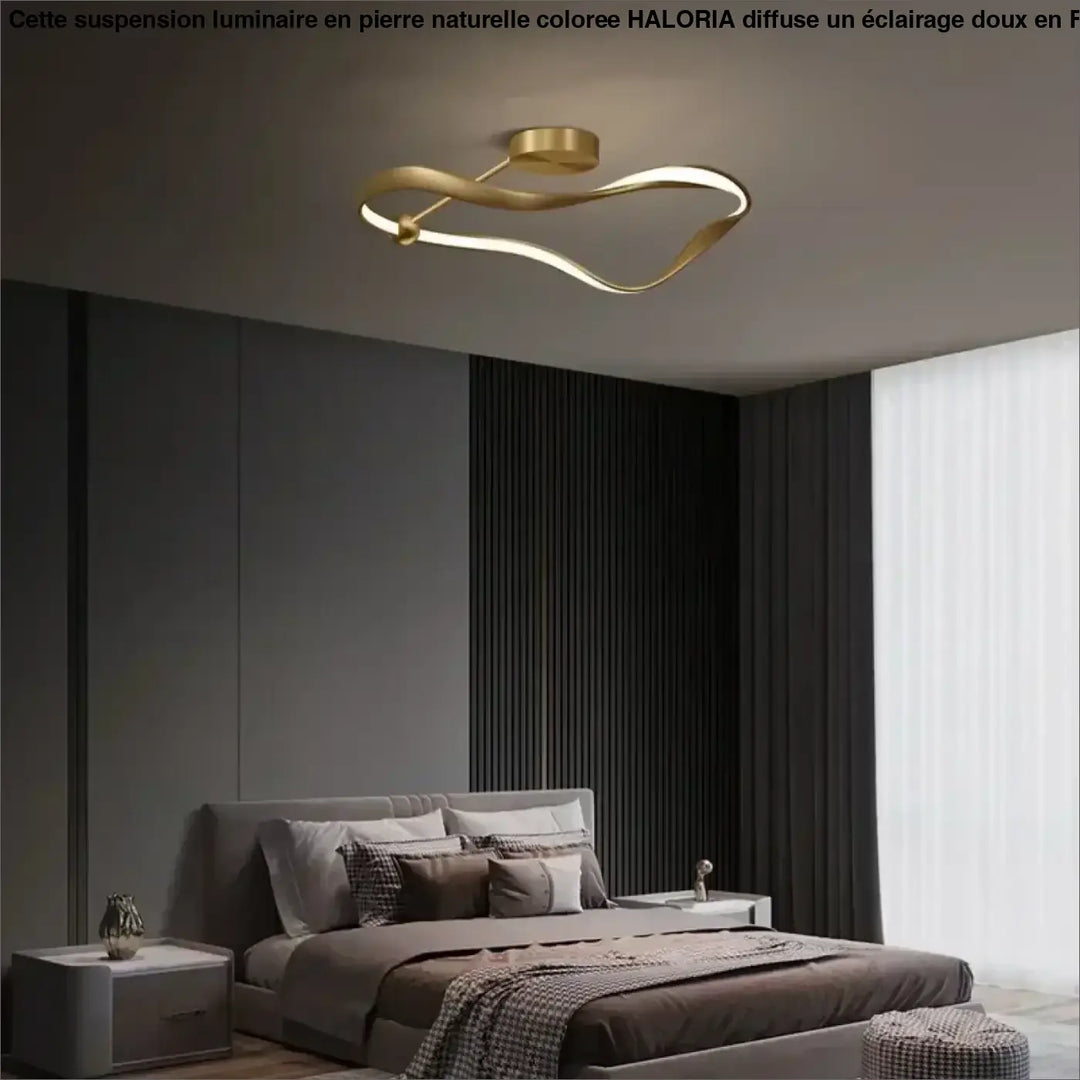 Plafonnier doré élégant au design moderne et chic