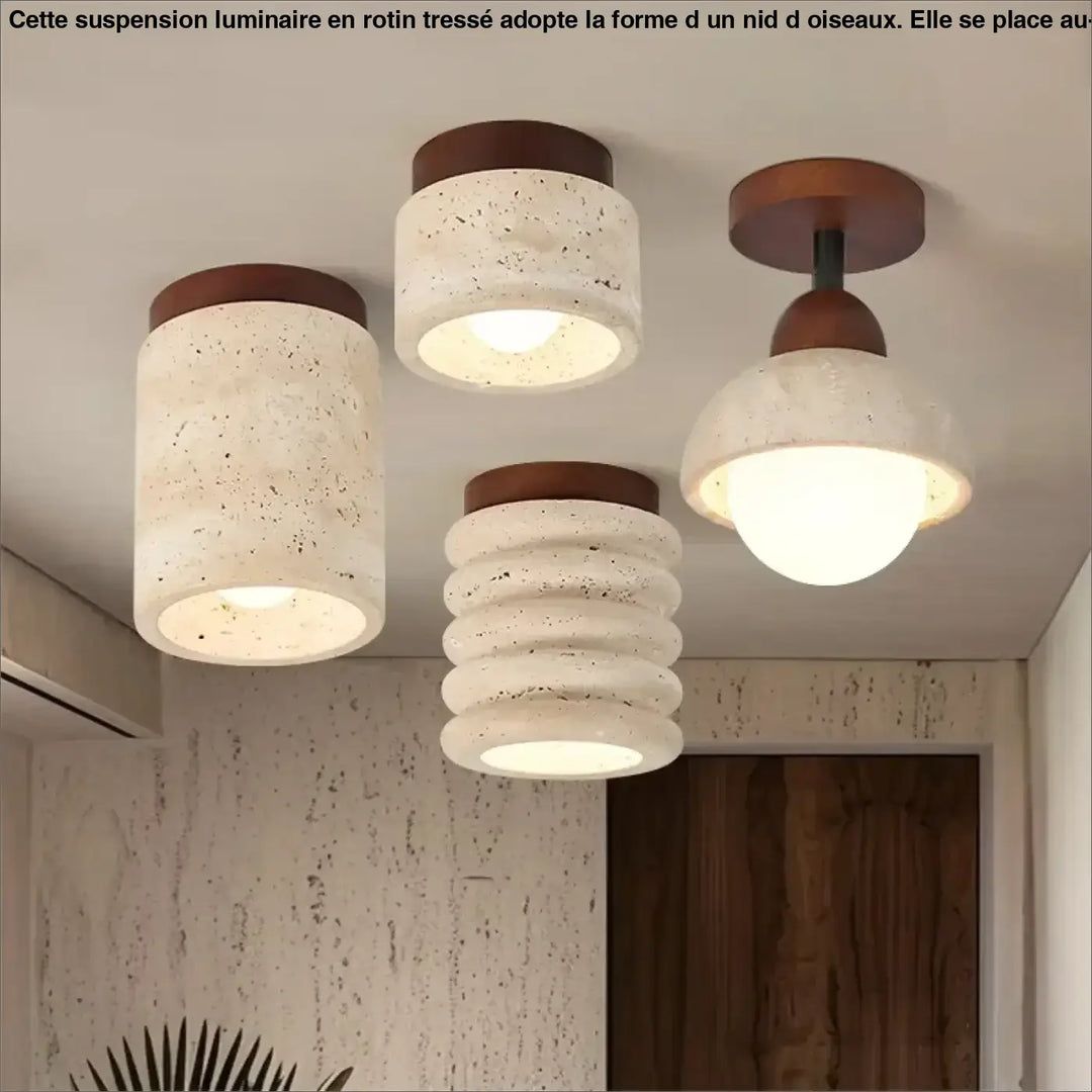 Ensemble de trois suspensions luminaire en béton avec éléments en bois rustique en forme de nid d oiseaux au-dessus d’une table