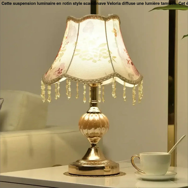 Lampe de table debhy en métal doré avec abat-jour en tissu transparent à motif floral et perles en cristal pour décoration intérieure vintage chic