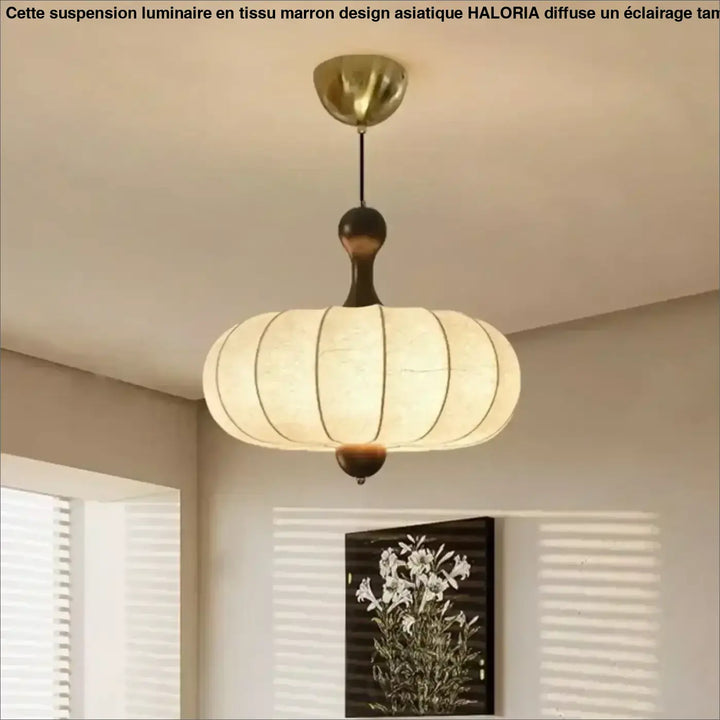 Suspension en tissu plissé beige et bois design japonais

