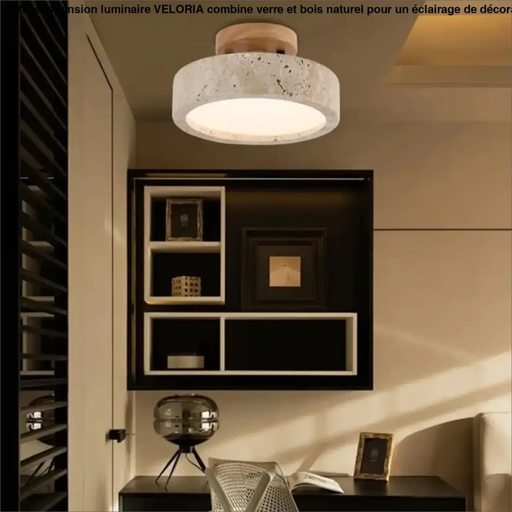 Suspension luminaire moderne avec corps en béton blanc texturé et dessus en bois naturel idéale au-dessus d’une table