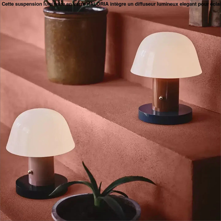 Lampe de table nacra en verre dépoli blanc avec tige en bois et base noire pour décoration intérieure et table design champignon