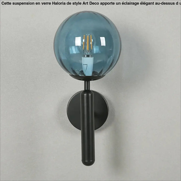 Suspension luminaire en verre style art deco bleu sphérique avec base et tige métal noir pour éclairer au-dessus d’une table