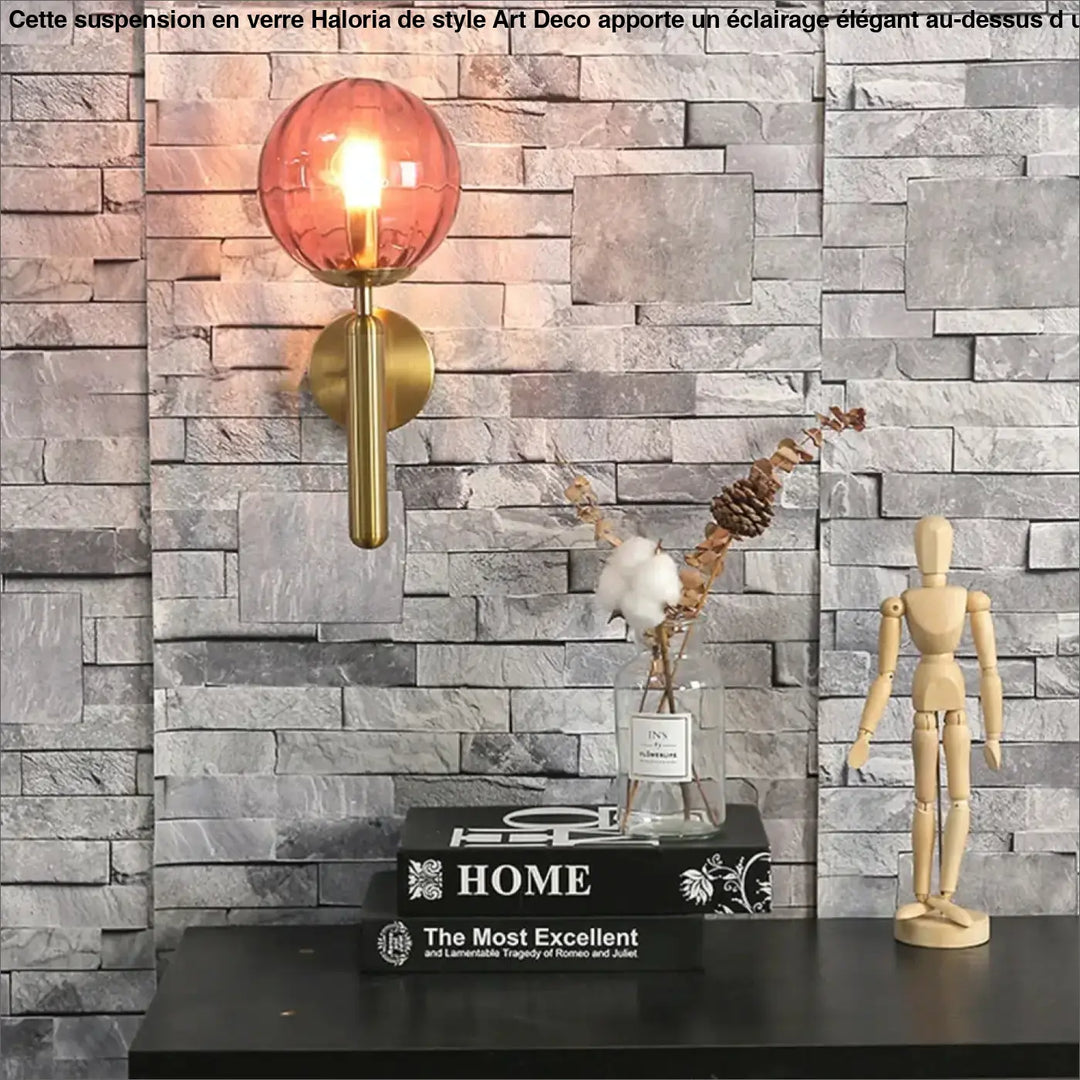 Suspension luminaire en verre art deco avec globe ambre chaud et base en laiton pour suspendre au-dessus d’une table