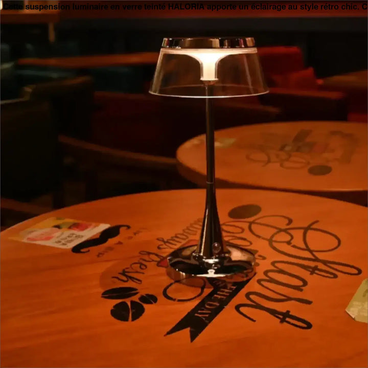 Lampe de table tiah avec abat jour transparent en verre et base en chrome design pour éclairage led moderne
