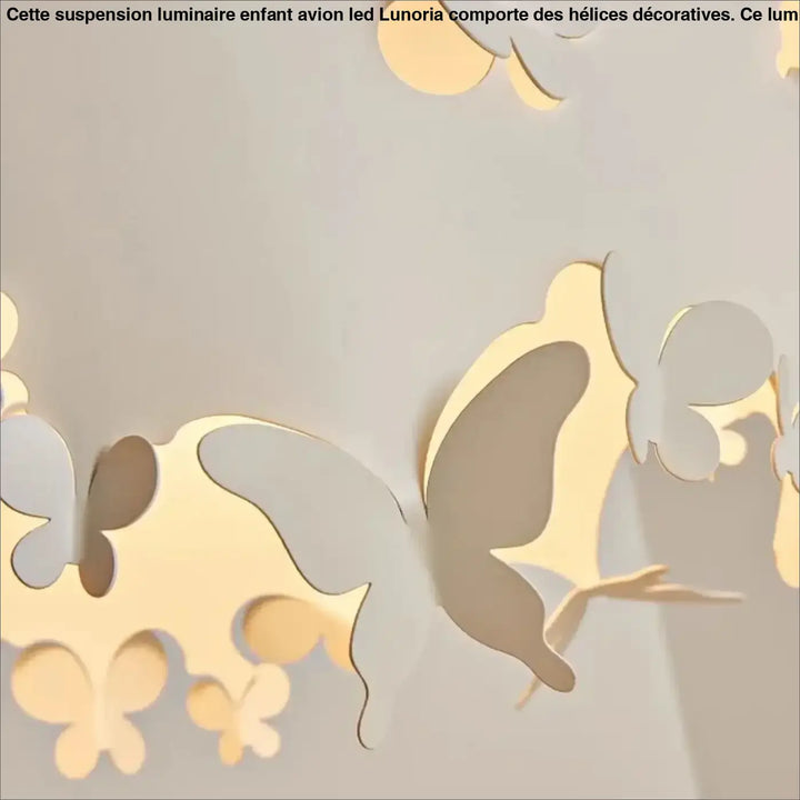 Suspension luminaire with gold and silver metallic butterfly wall decals for décoration intérieure au-dessus d’une table