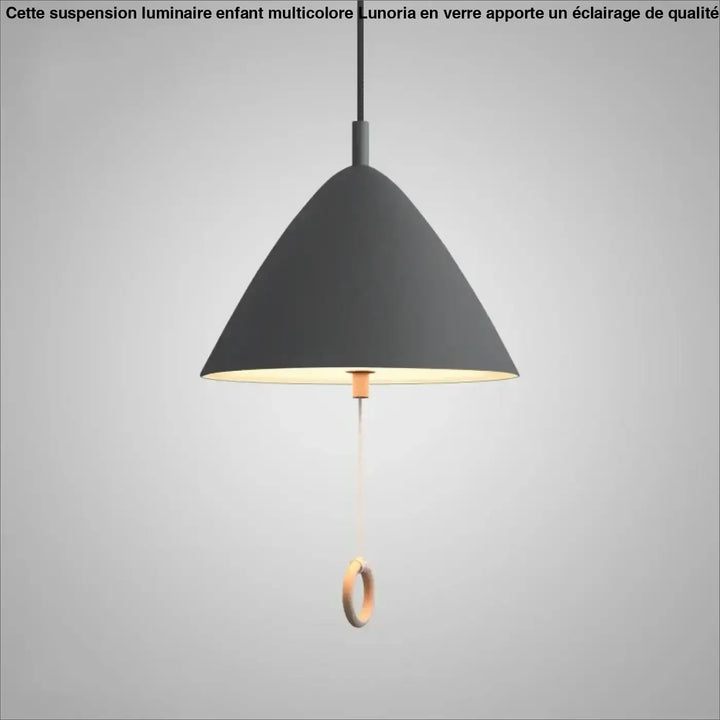 Suspension luminaire conique noire moderne avec intérieur lumineux chaud et anneau en bois modèle nouriah