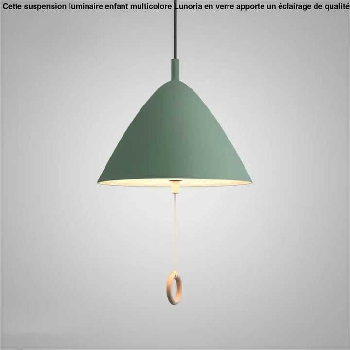 Suspension luminaire conique nouriah avec abat-jour conique vert sauge mat et anneau de tirage en bois