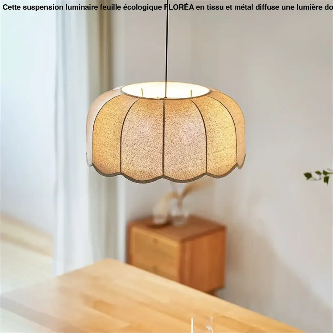 Suspension luminaire en tissu beige au design moderne