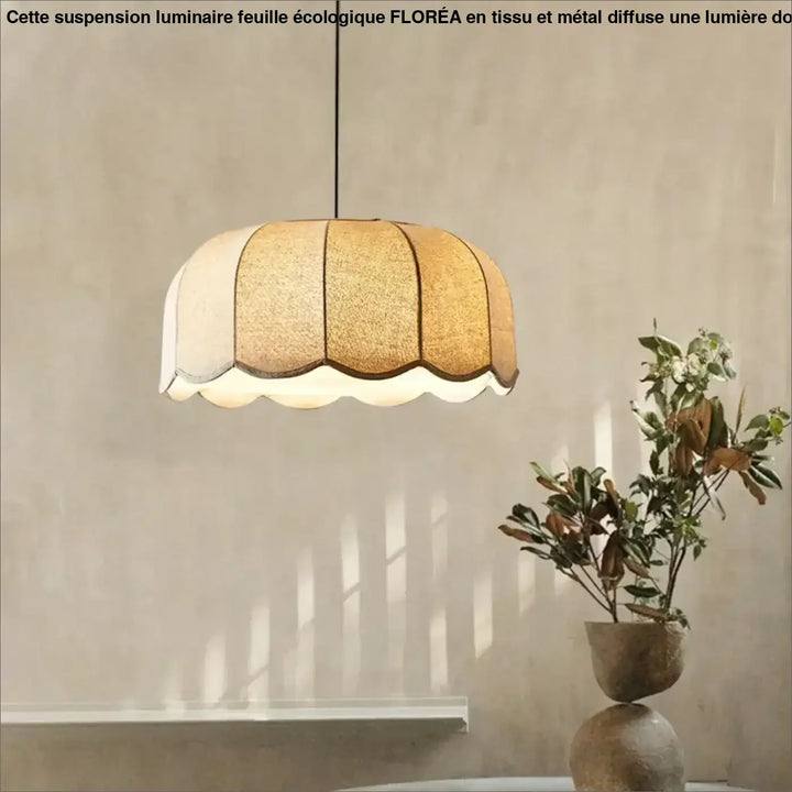 Suspension luminaire en tissu beige au design moderne