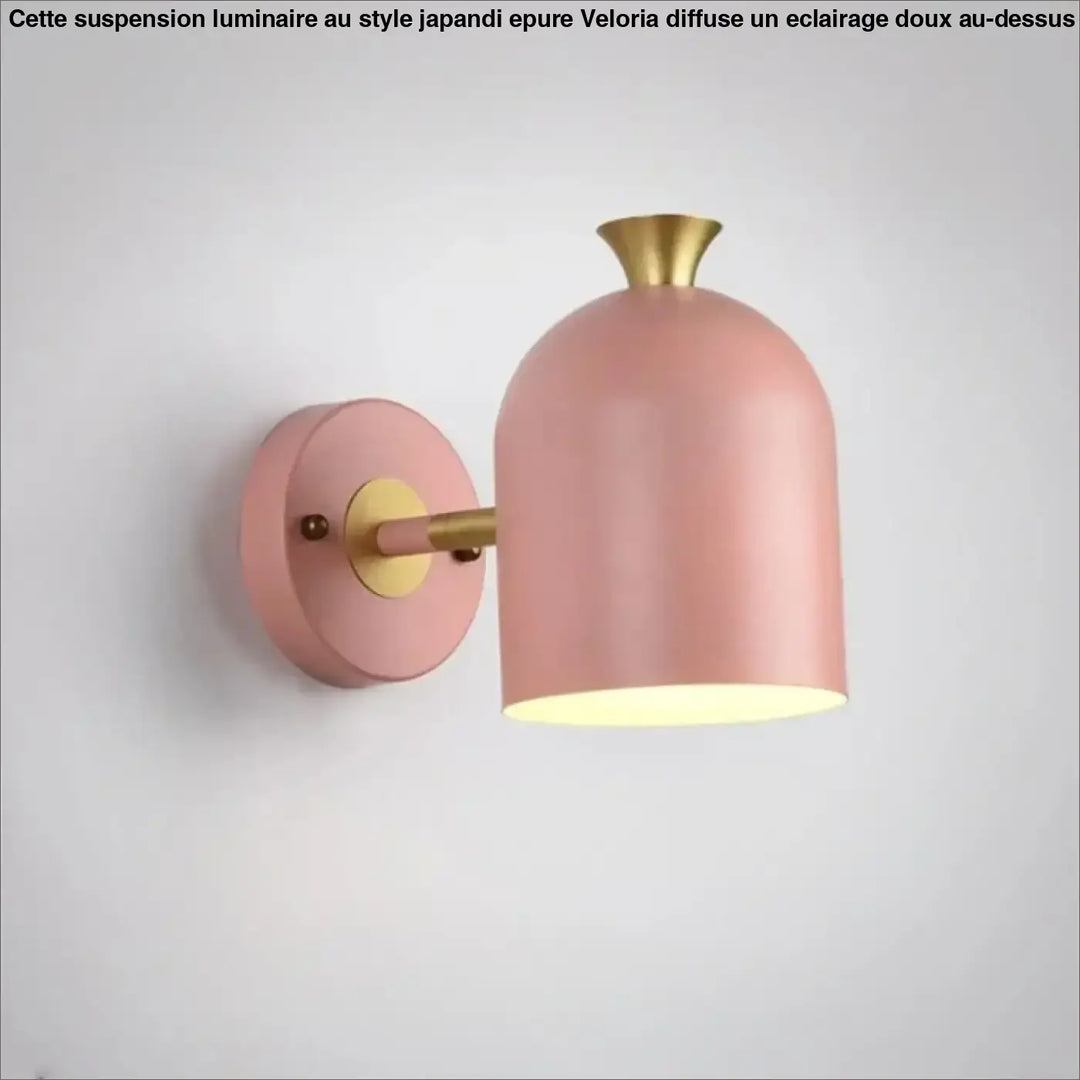 Applique murale scandinave en métal mat rose avec bras slender et accent en laiton modèle glimma