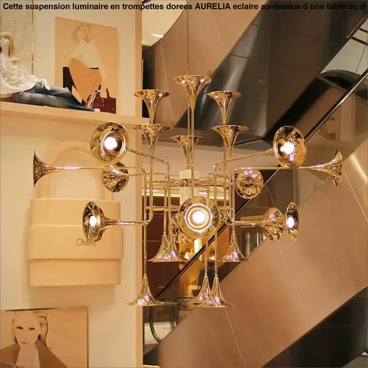 Suspension luminaire haut de gamme en trompettes dorées

