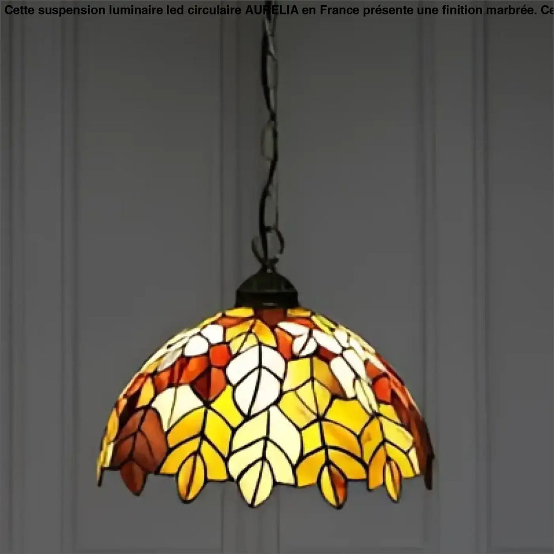 Suspension luminaire tiffany en verre teinté avec motif feuille en teintes chaudes ambre jaune et orange
