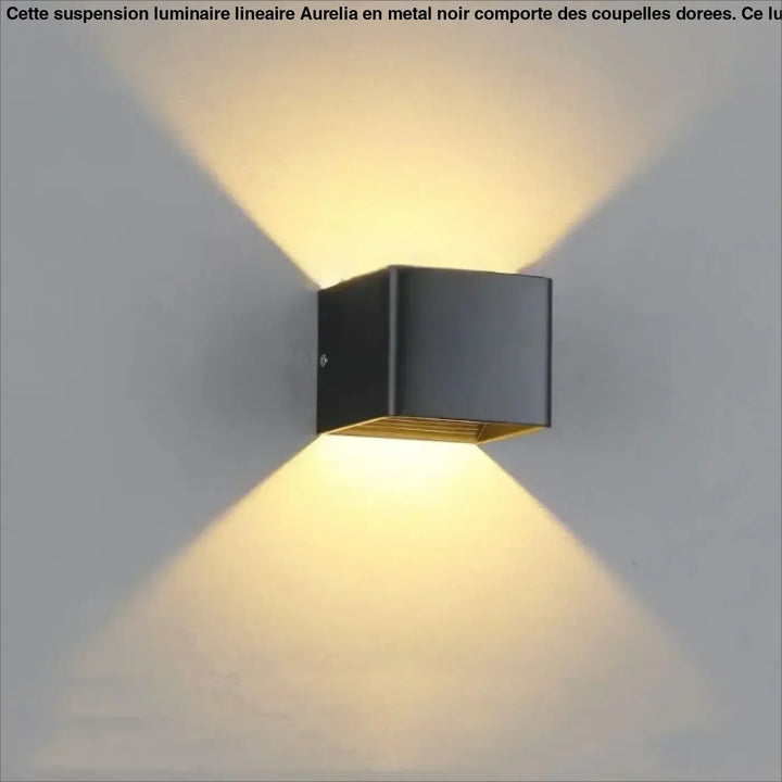 Applique murale tesser carré noir au design moderne diffusant une lumière chaude directionnelle