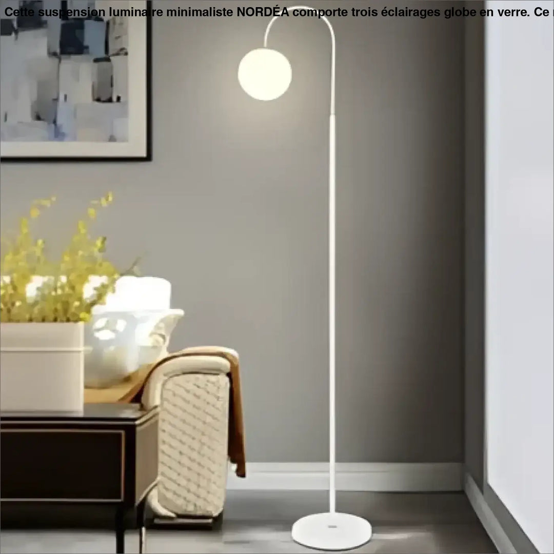 Lampadaire contemporain design minimaliste blanc incurvé avec une ampoule douce pour une ambiance cocooning