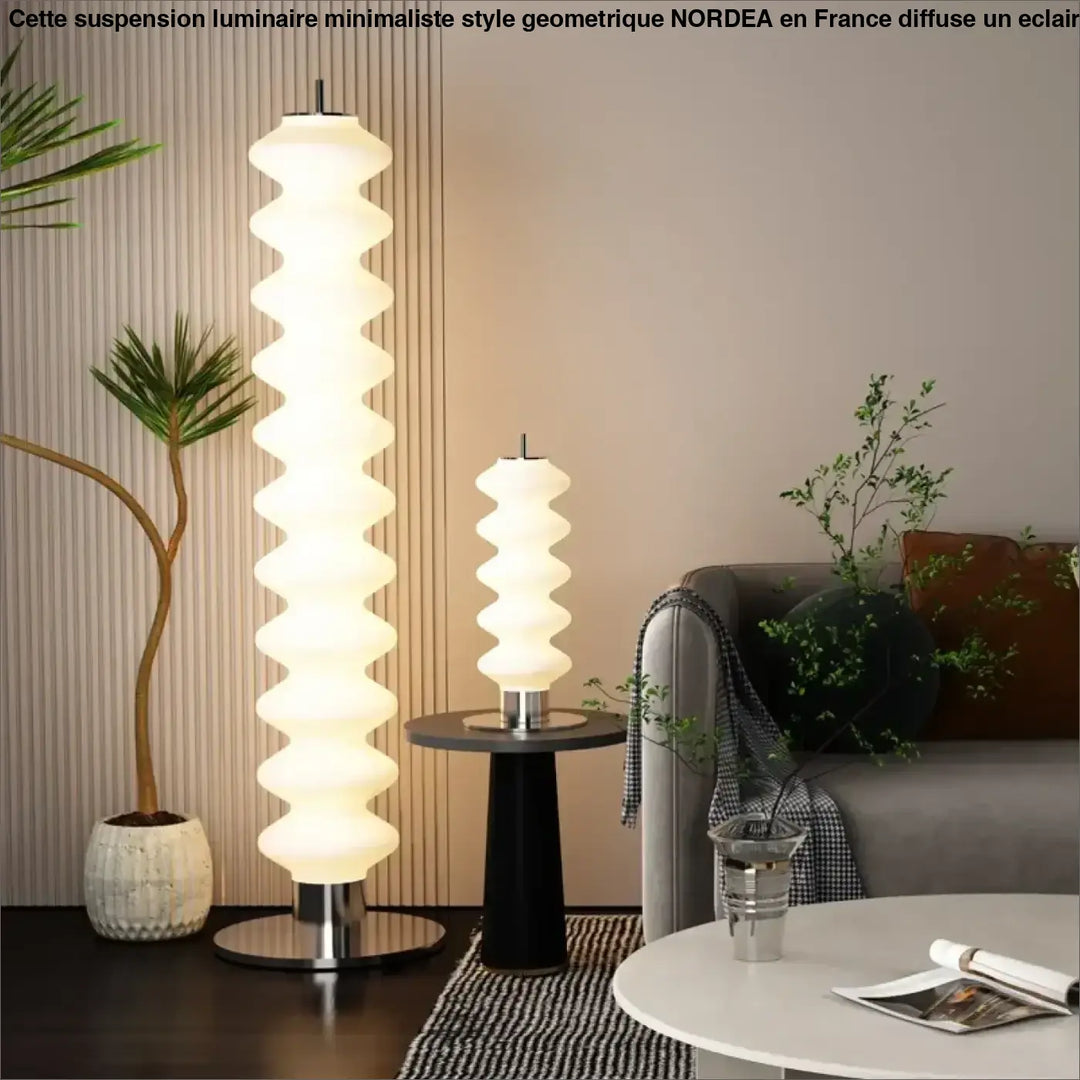 Lampadaire éclairage élégant verre blanc et base métal chic
