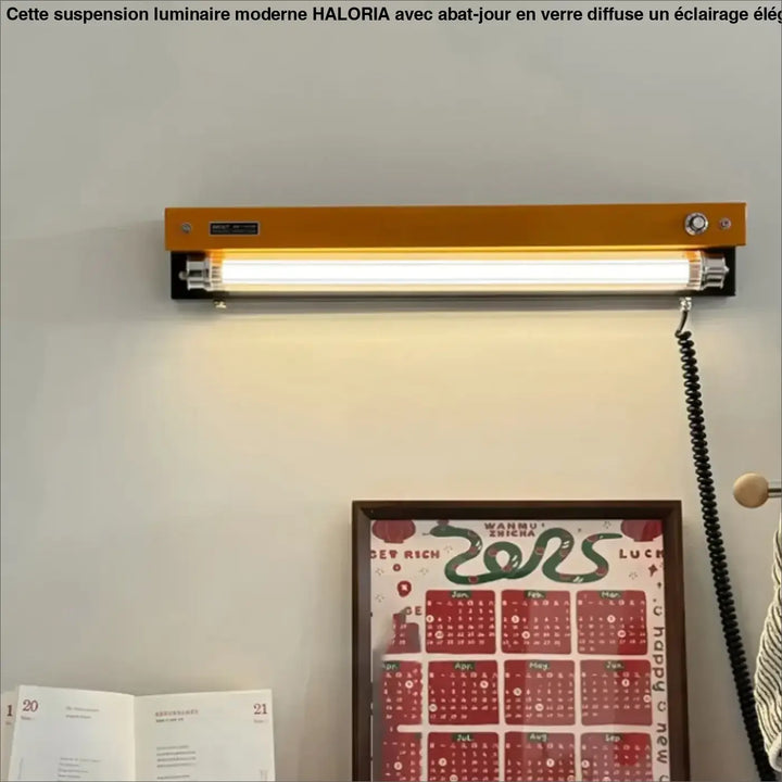 Suspension luminaire industriel tube fluorescent jaune au style loft