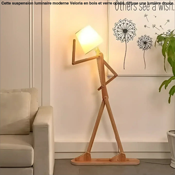 Lampadaire en bois fer type avec figure articulée et abat-jour carré diffusant une lumière douce