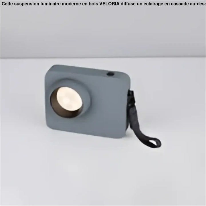 Lampe de table focalis gris avec faisceau lumineux ciblé et objectif circulaire pour un éclairage lumineux ciblé