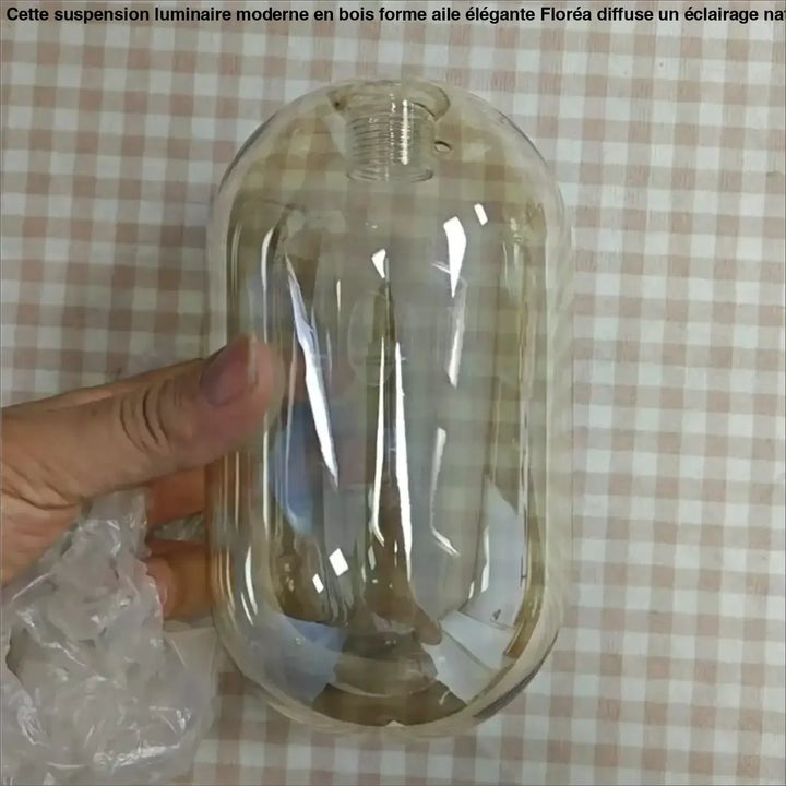 Applique murale minimaliste en verre avec tige en laiton intemporelle