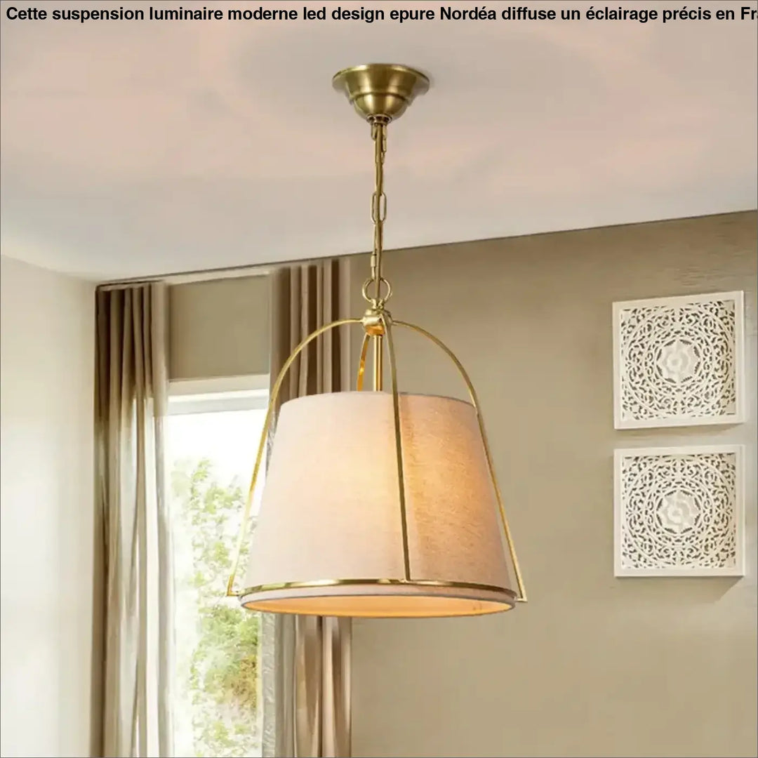 Suspension luminaire chic en tissu avec finition dorée moderne