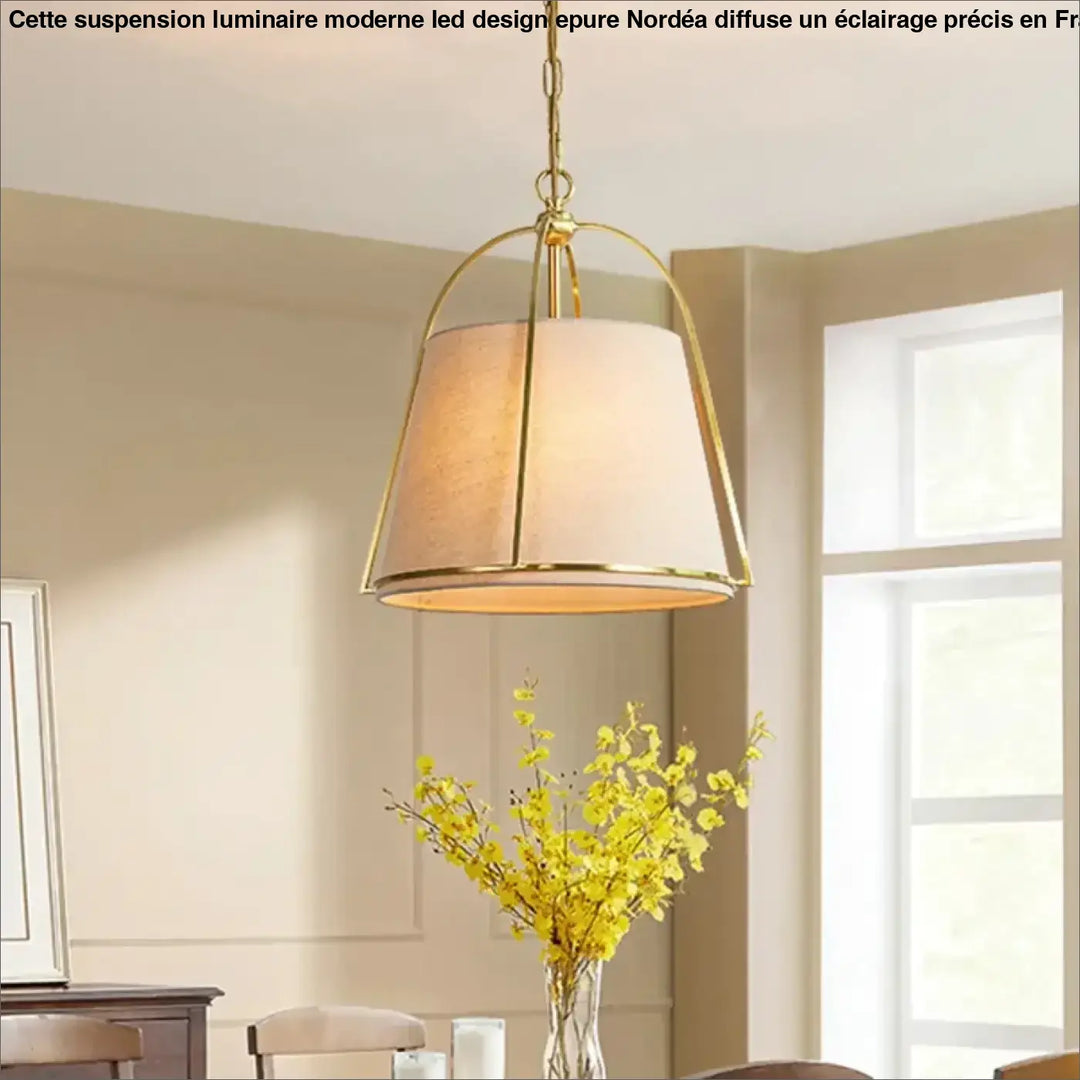 Suspension luminaire chic en tissu avec finition dorée moderne