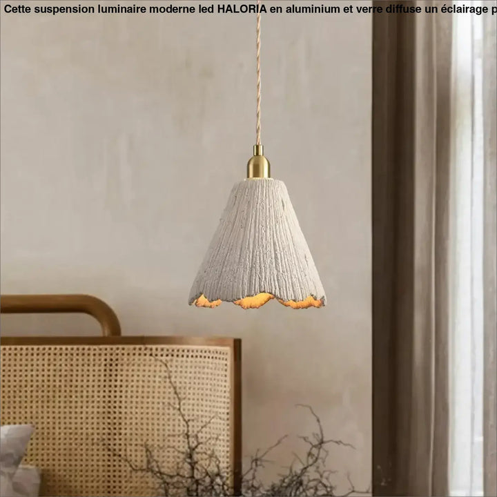 Suspension scandi chic ciment texturé et doré beige chic