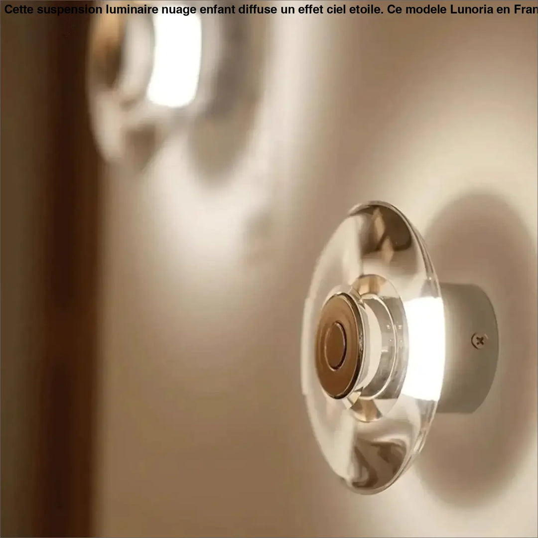 Applique murale chrome argos avec design circulaire moderne en verre cristallin et halo lumineux led chaleureux