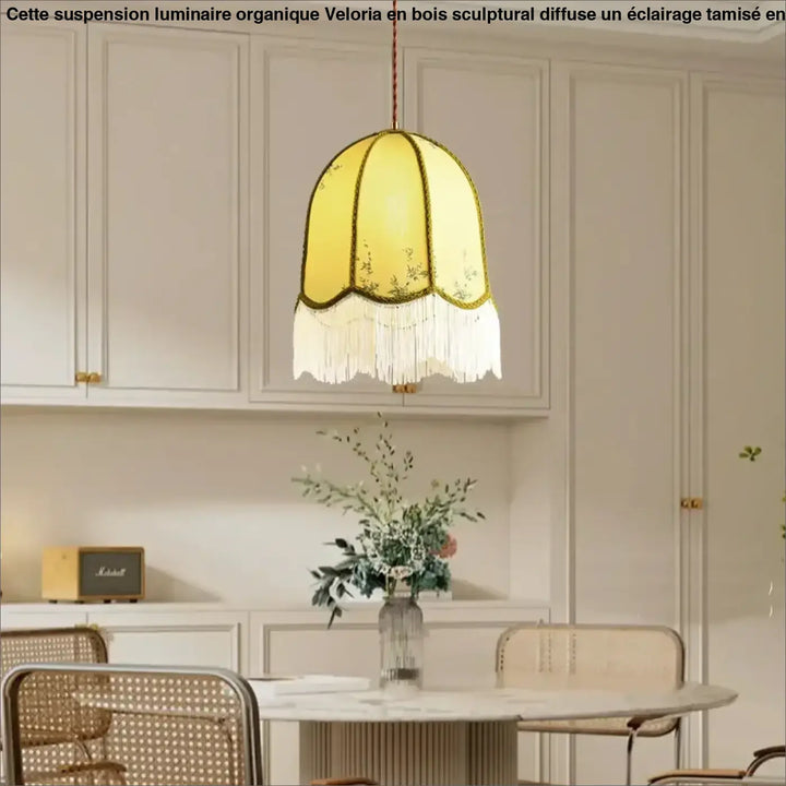 Suspension luminaire vintage floral avec des franges élégantes