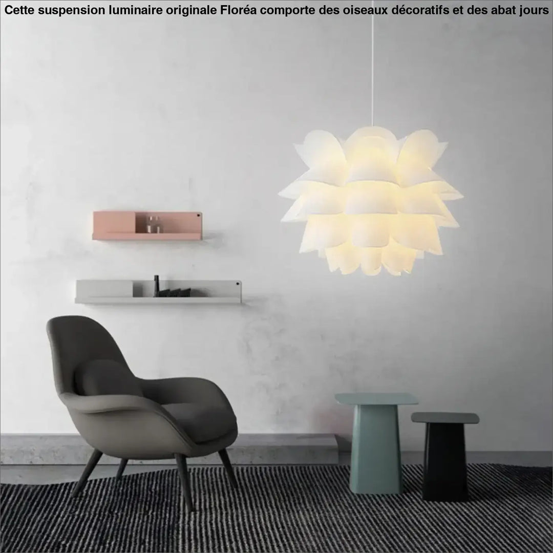 Suspension luminaire originale floréa avec design moderne en couches blanc et abat-jours bleus suspendue au plafond