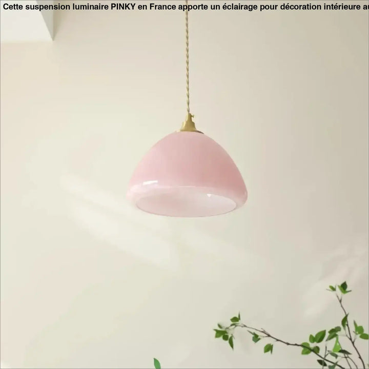 Suspension luminaire design en verre rose pastel et métal doré