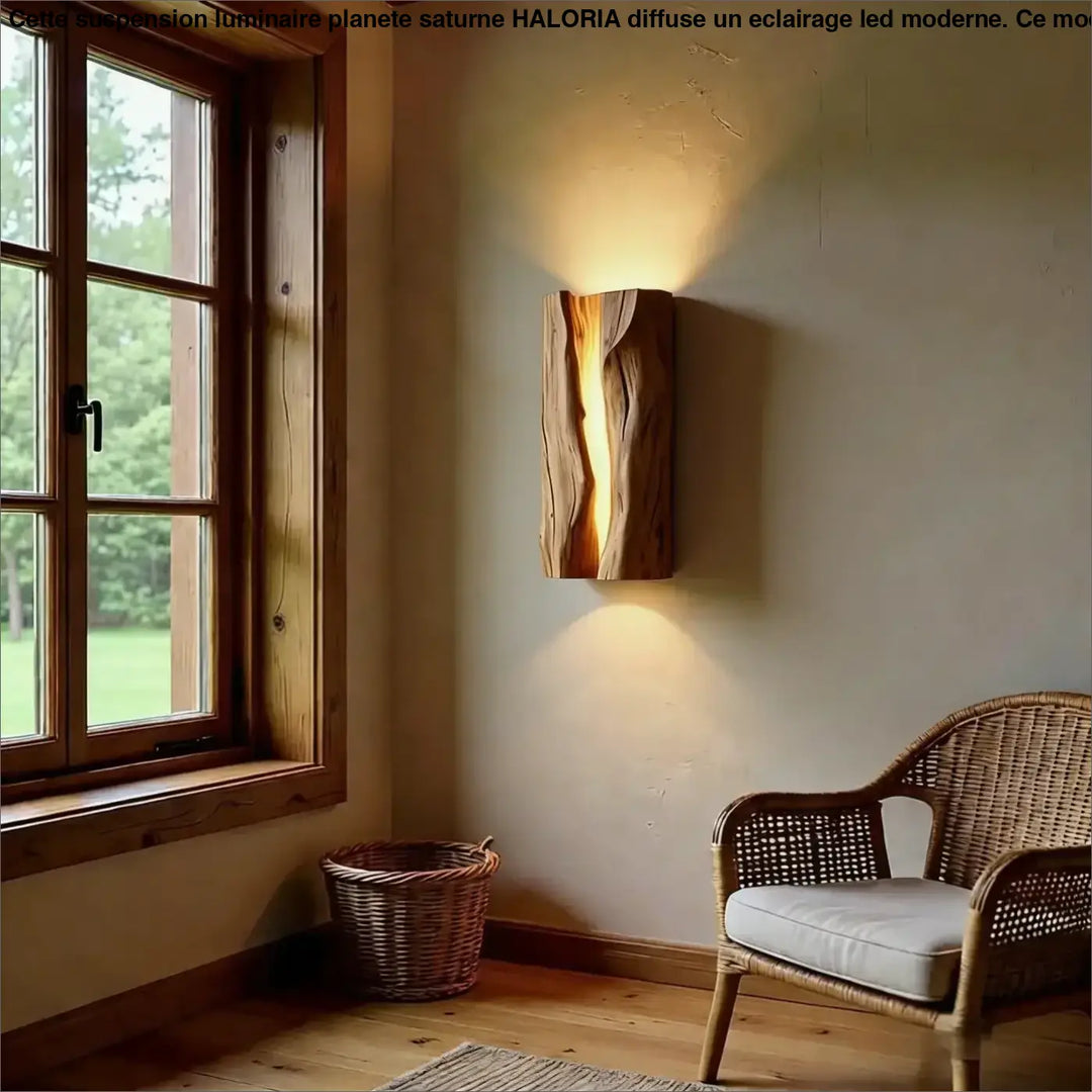 Applique murale en bois naturel avec design rustique et éclairage ambre chaud pour chambre à coucher