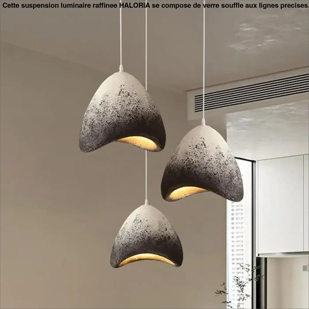 Suspension luminaire alma avec trois suspensions en résine granuleuse dégradé blanc à gris émettant une lumière chaude