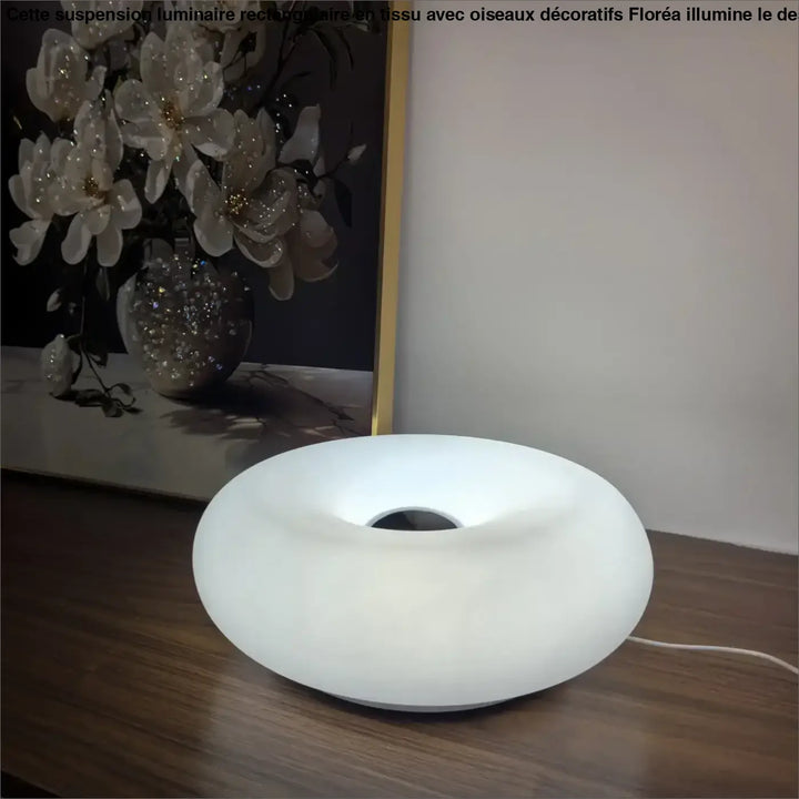 Lampe de table hausia blanche au design unique minimaliste et éclairage doux idéale pour une idée cadeau originale