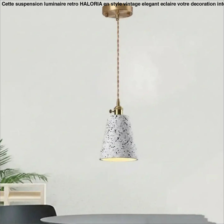 Suspension luminaire tosca avec abat-jour conique en terrazzo blanc et matériel en laiton avec chaîne cordon réglable