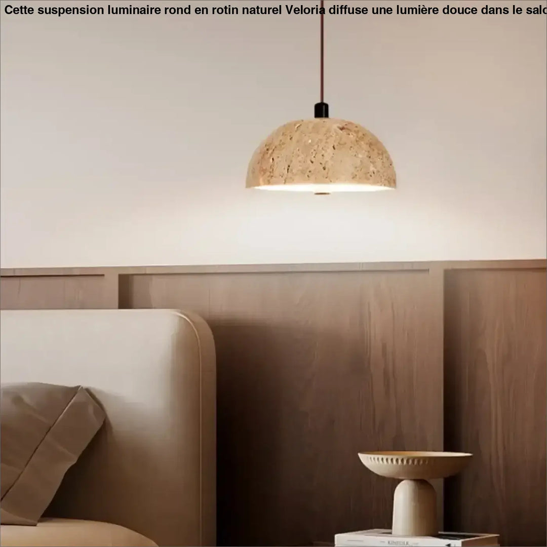 Suspension design en travertin beige forme demi sphère élégante