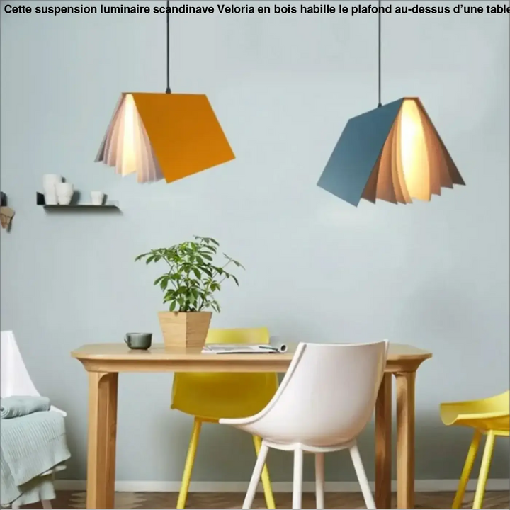 Deux suspensions luminaires boky en forme de livre ouvert transforme avec couvertures orange et bleue et pages en papier diffusant une lumière chaude