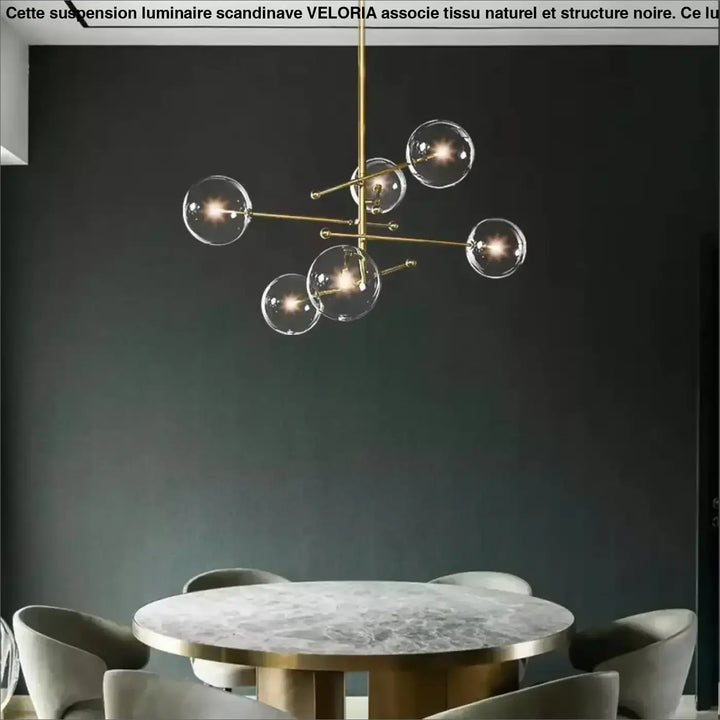 Plafonnier moderne atomix en laiton doré avec globes en verre clair idéal pour salle à manger élégante