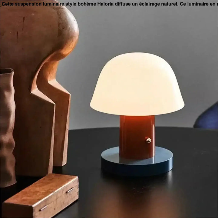 Lampe de chevet laounia chevet minimaliste lumière pensée avec dôme translucide blanc mat et base orange vif sur socle bleu